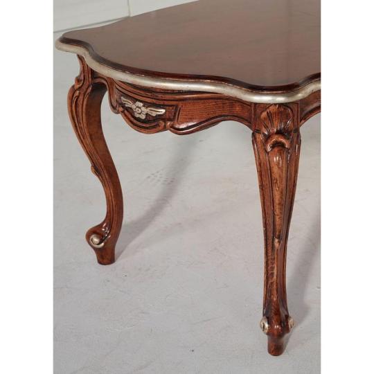 elegantny luxusny kastiel vila nabytok masivne drevo klasicke strieborne zlate ceresnove orech konferencny stolik ovalny obyvacia izba nabytok lameridiana zariadenie.jpg